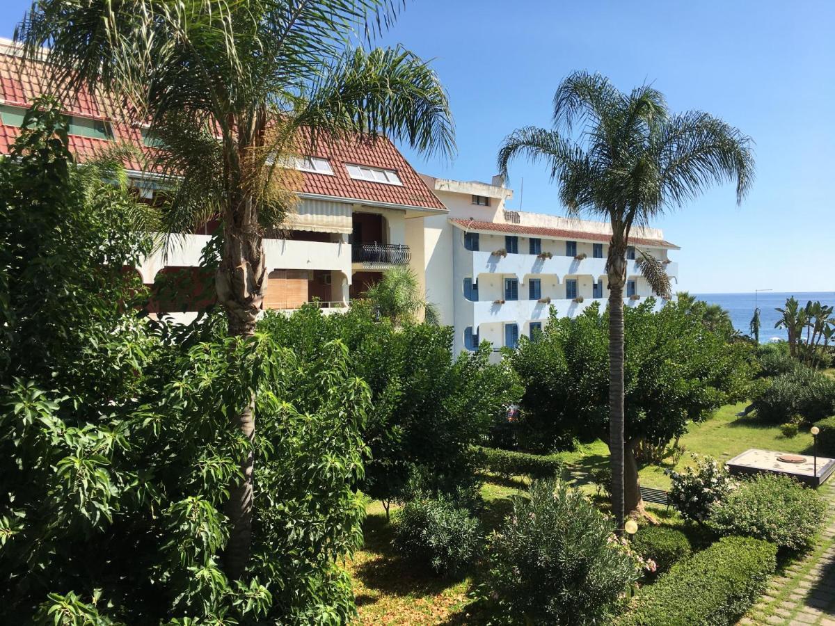 Apartamento Baia Degli Dei - Living La Nike Giardini-Naxos Exterior foto